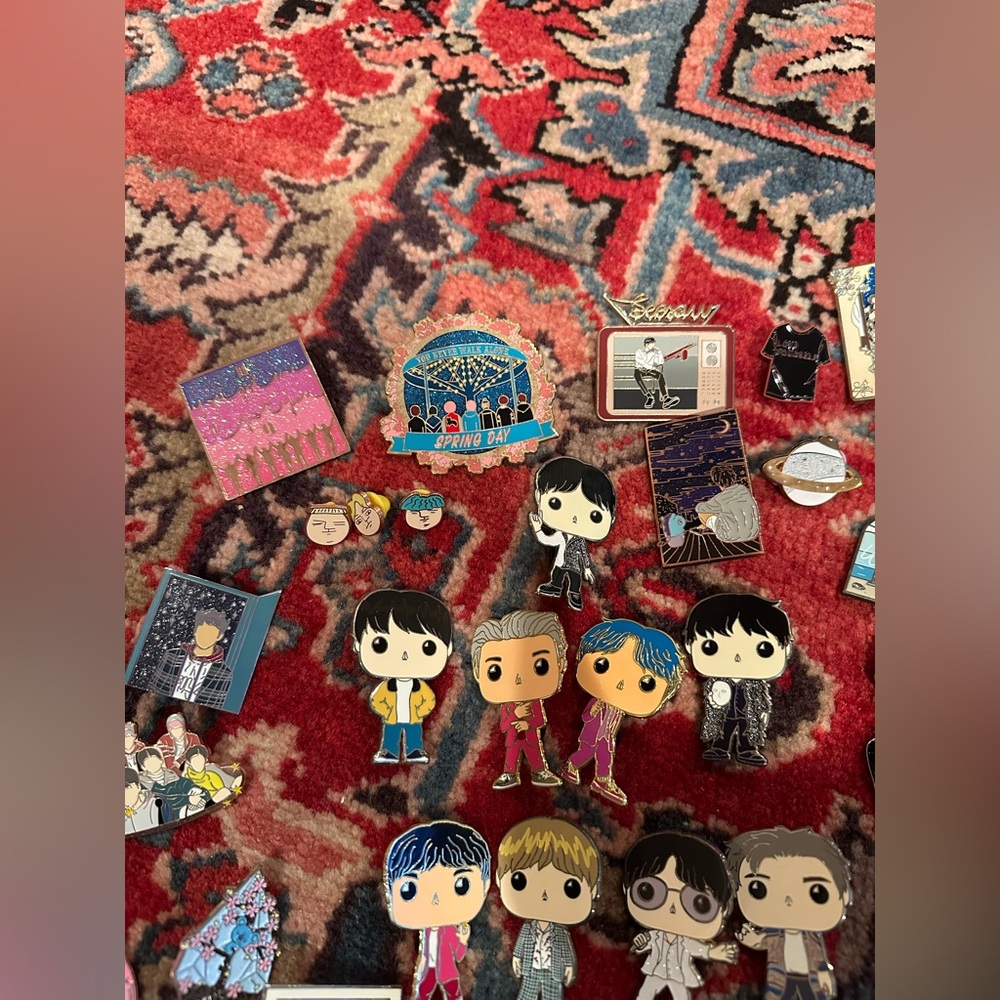 Large BTS Enamel Pin Lot - Picture 4 of 10
